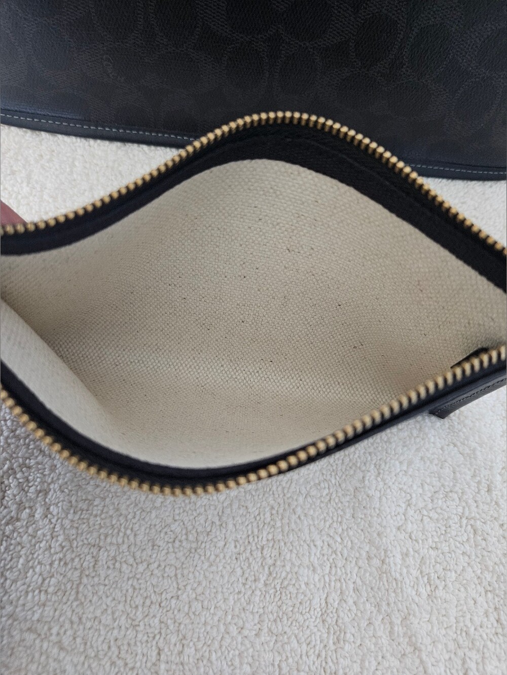 Coach Black Signature Canvas Leather Taxi Tote with Wristlet NWOT - Picture 14 of 15